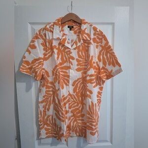 NWT Express Men's White with Orange Pattern Short Sleeves Shirt